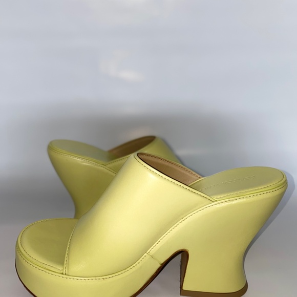 BOTTEGA VENETA wedge sandals (size 39) in light green lambskin - Picture 9 of 16